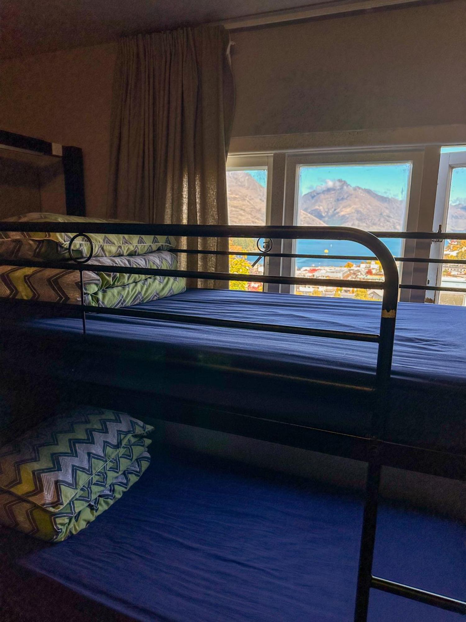 Hippo Lodge Backpackers Queenstown Room photo